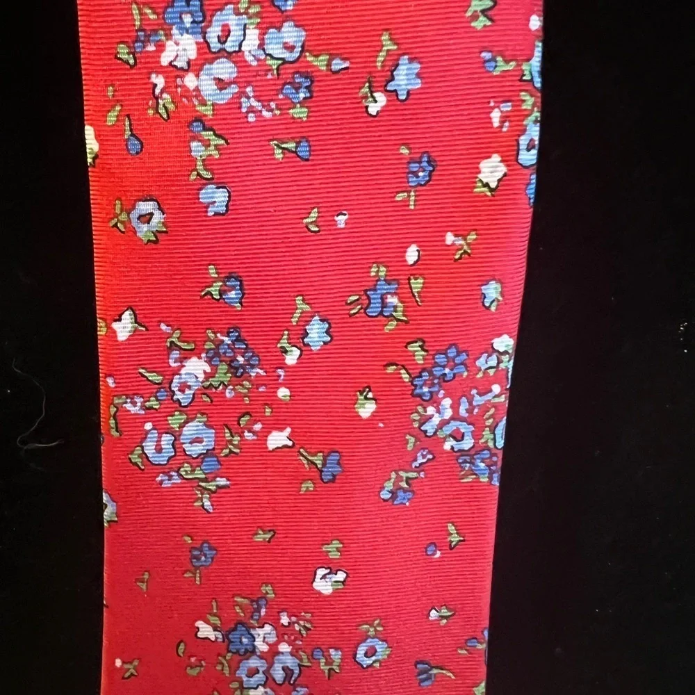 Roundtree & Yorke Tie 100% Silk Men's Red Floral Necktie
